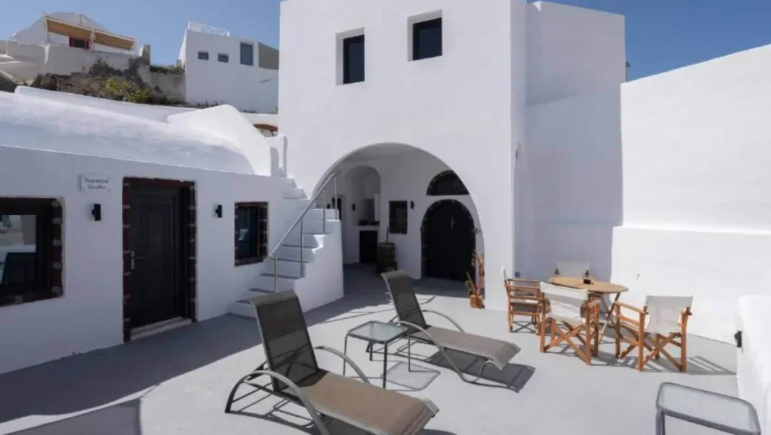 Loucas on the Cliff, Santorini